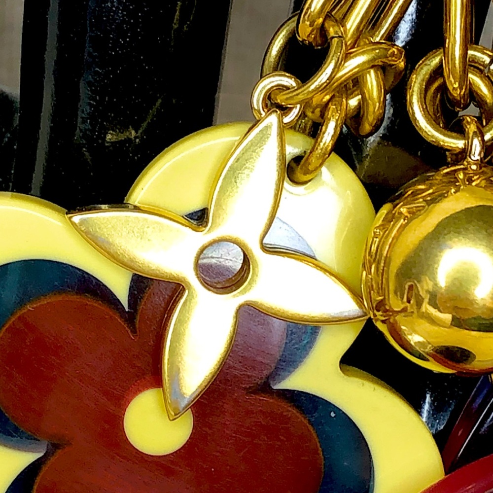 LOUIS VUITTON Bijoux Red Yellow Blue and Gold Plated Ball Flower Heart Charms - Picture 6 of 17